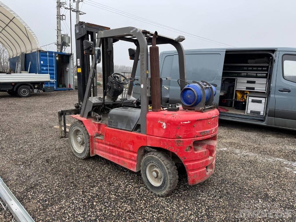 Manitou CG 30 P LPG trucks