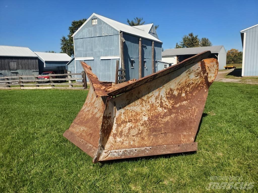  UNKOWN 10 FT Snow blades and plows