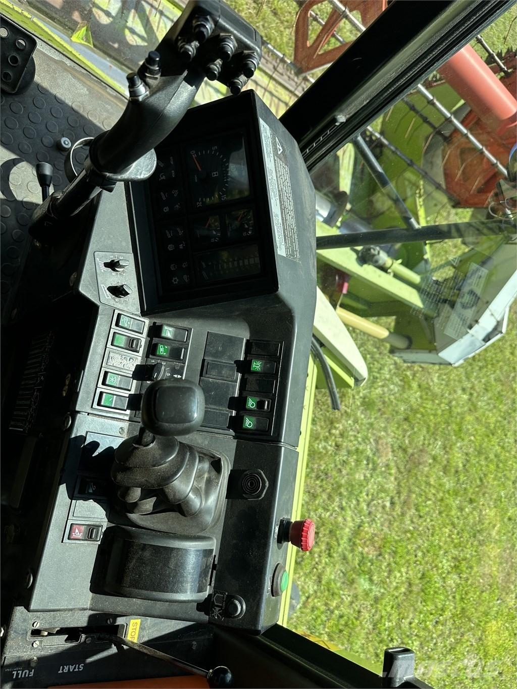 CLAAS Mega 208 Combine harvesters
