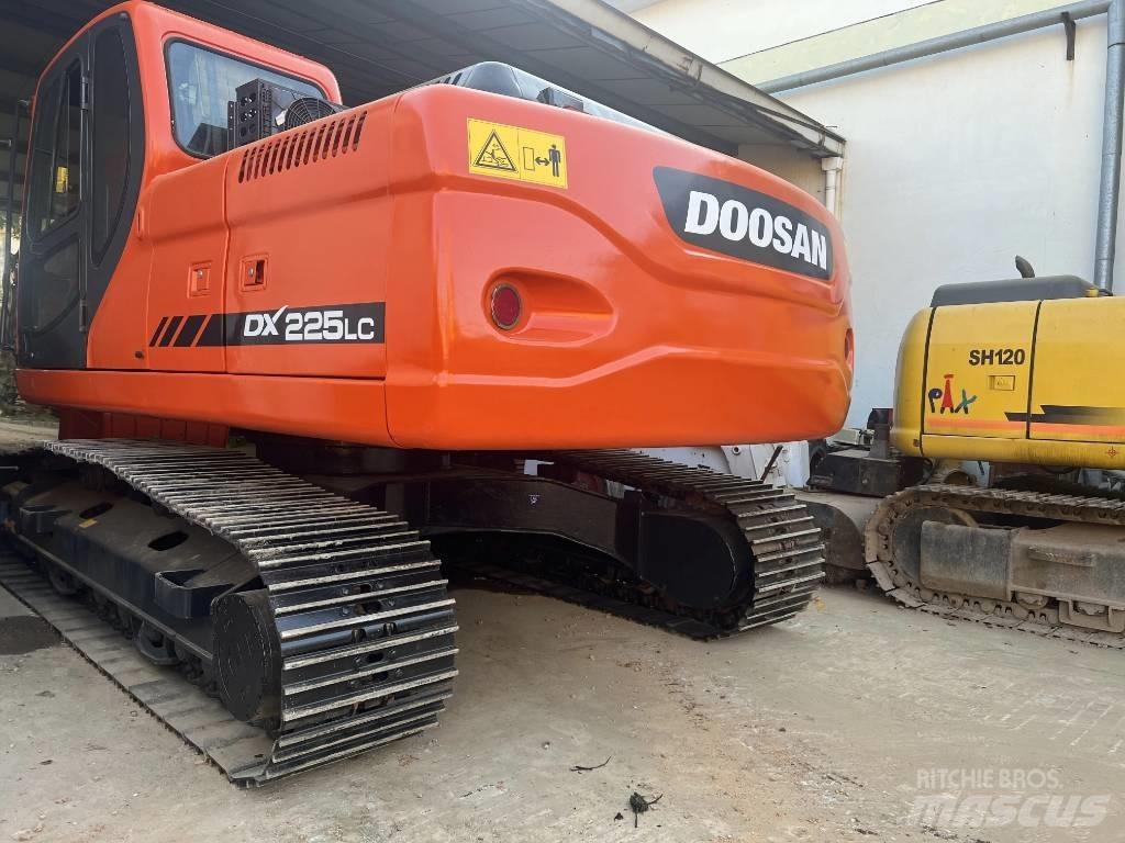 Doosan DX225LC Crawler excavators