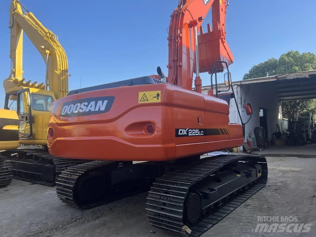 Doosan DX225LC Crawler excavators