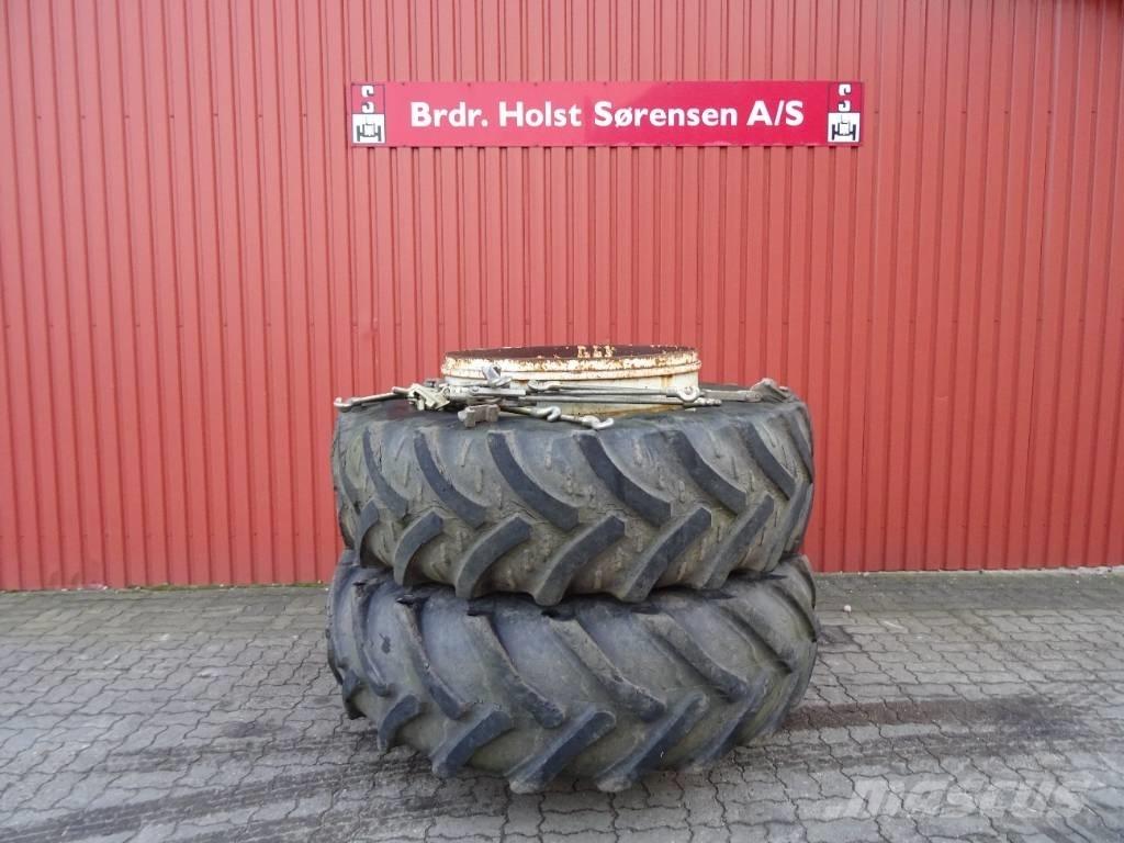  Tvillinghjul 20.8-38 Tyres, wheels and rims