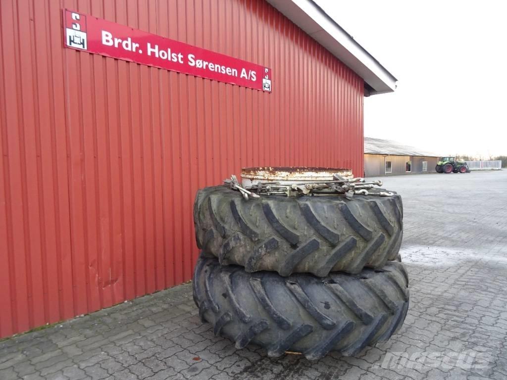  Tvillinghjul 20.8-38 Tyres, wheels and rims