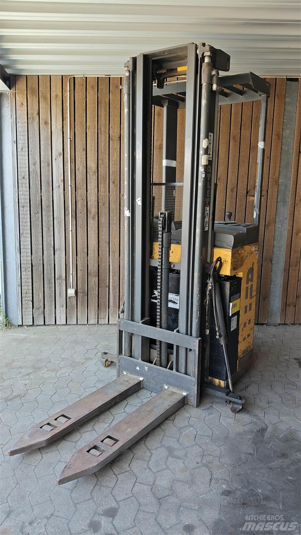 Atlet AJN Low lift with platform