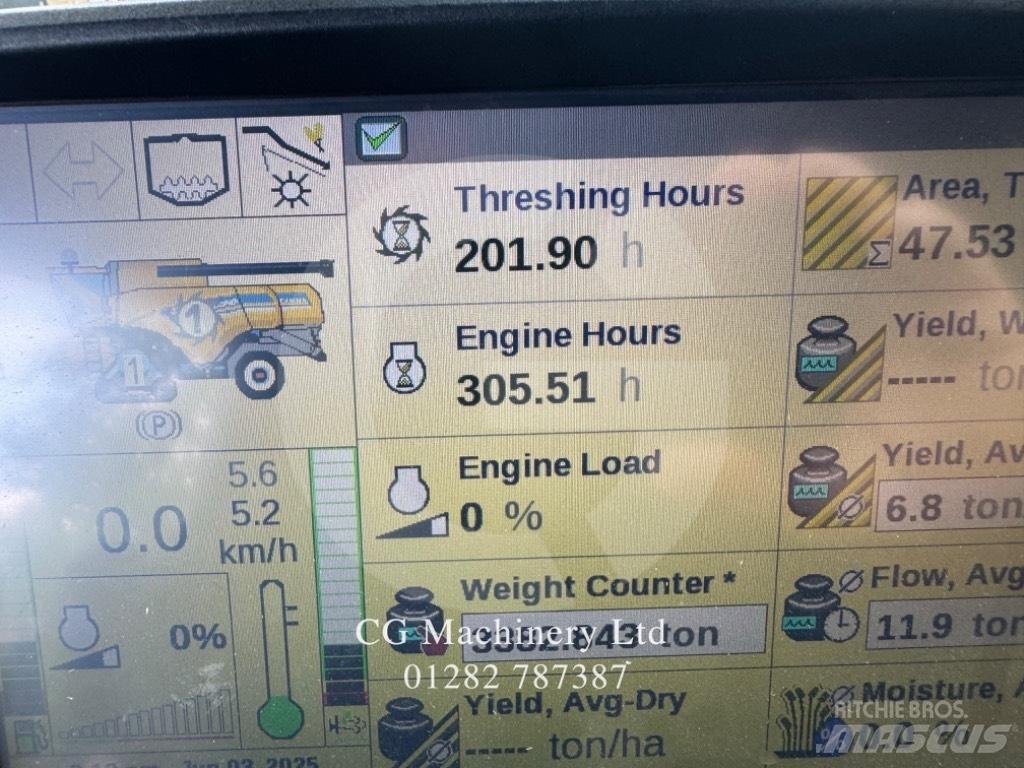 New Holland CX 880 Combine harvesters