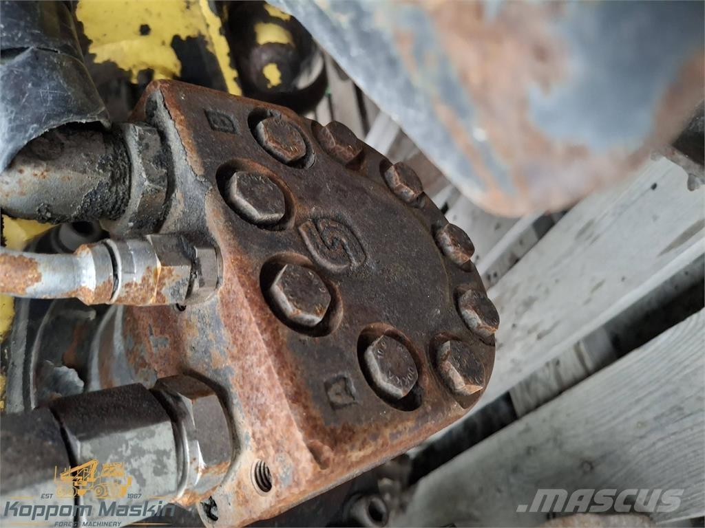 John Deere H754 Harvester heads