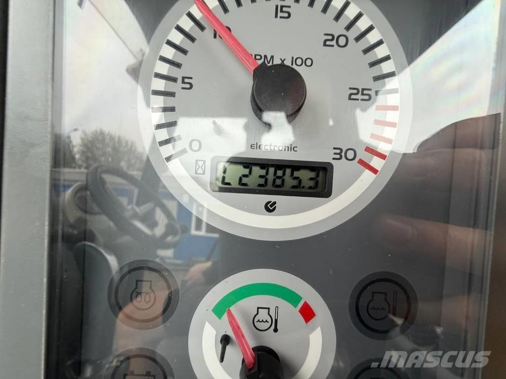 Komatsu WB 93 S-5 Backhoe