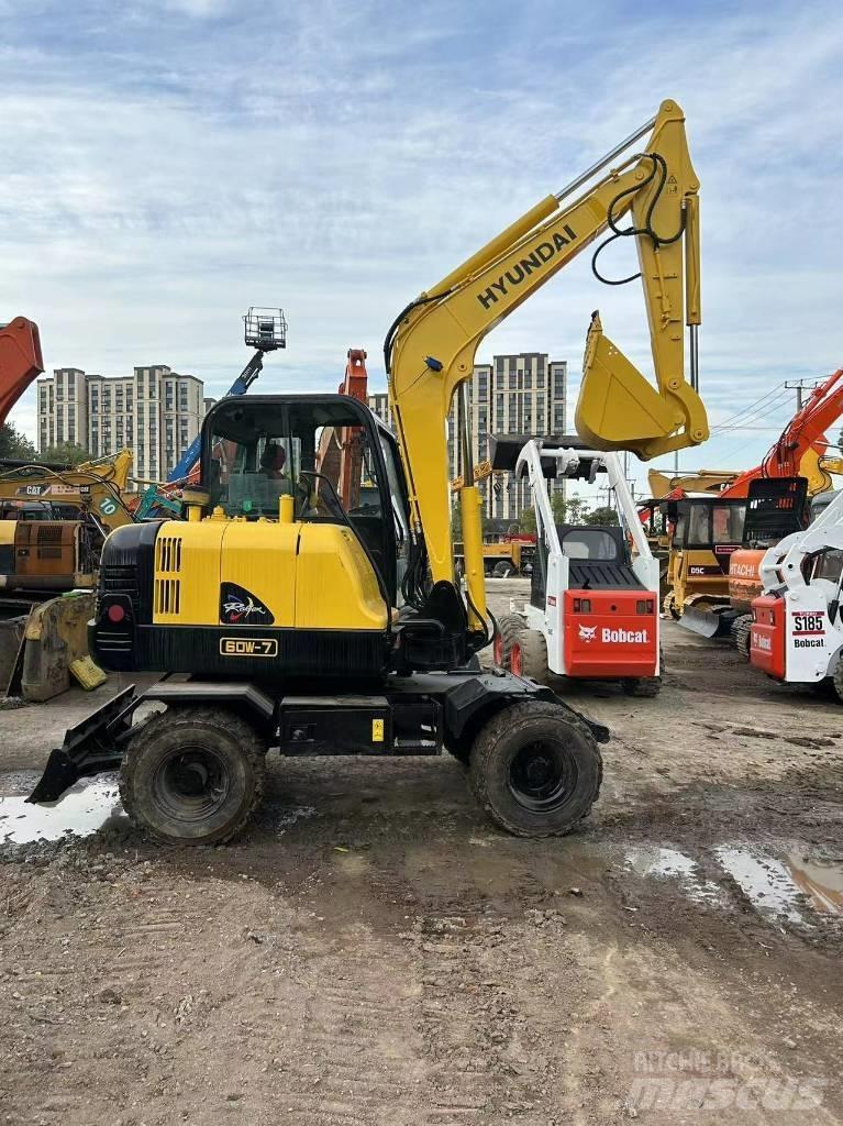 Hyundai R60-7 Wheeled excavators