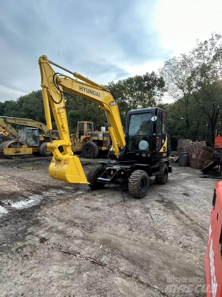 Hyundai R60-7 Wheeled excavators