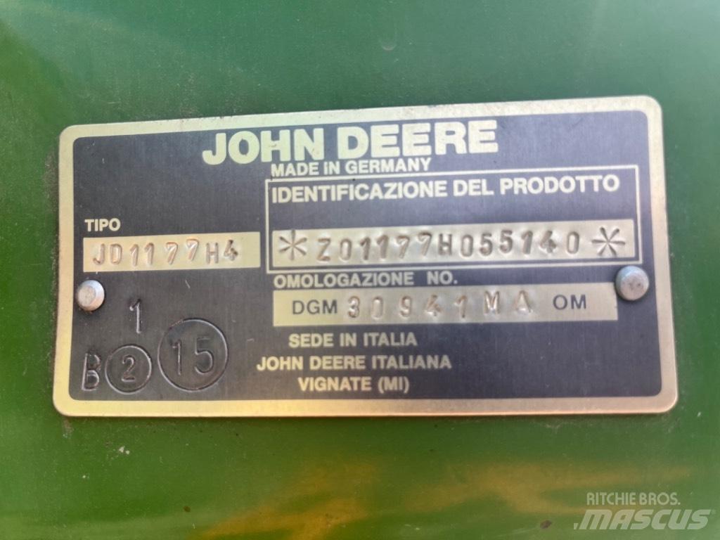 John Deere 1177 Combine harvesters