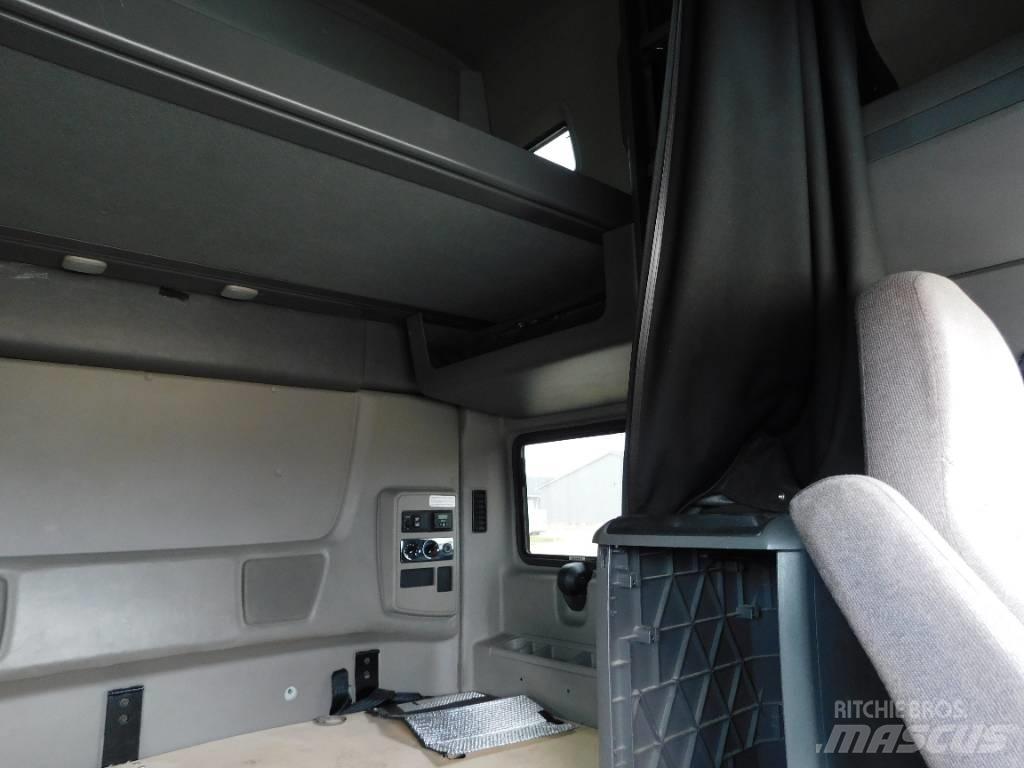 International LT 625 Prime Movers