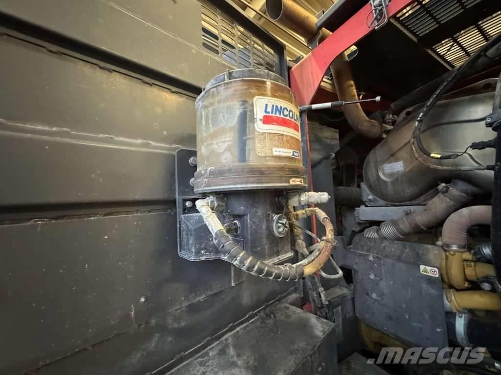 Sandvik DX800 Surface drill rigs