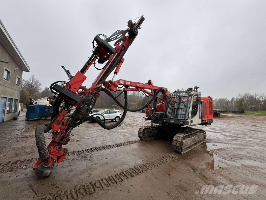 Sandvik DX800 Surface drill rigs