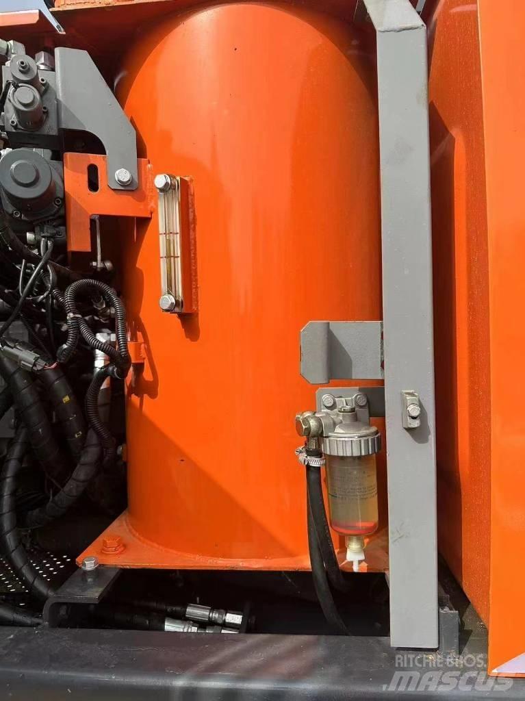 Hitachi 130 Crawler excavators