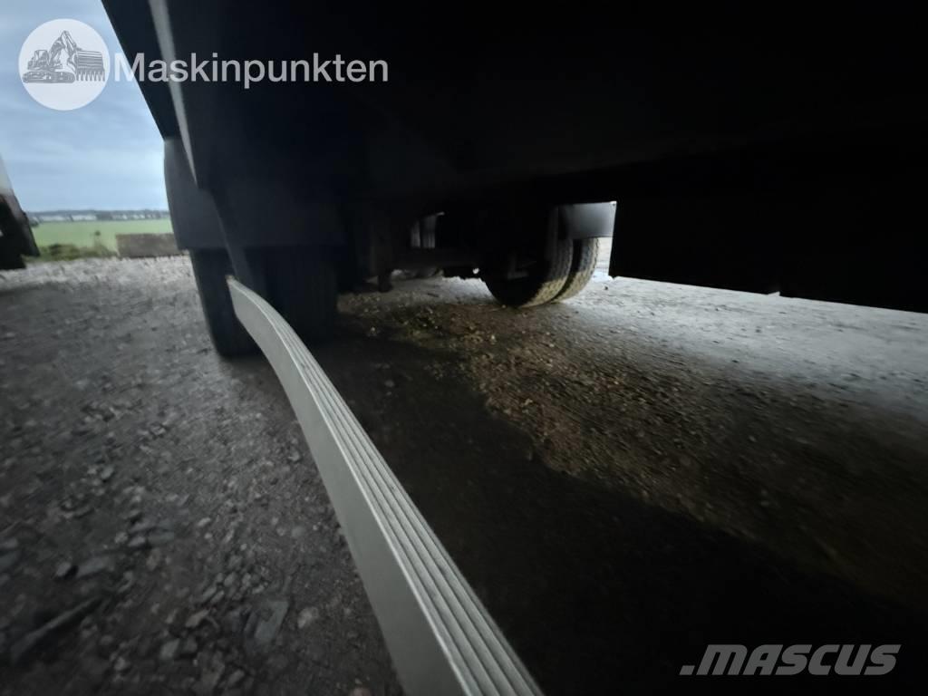 Ekeri S8-D Box Trailers