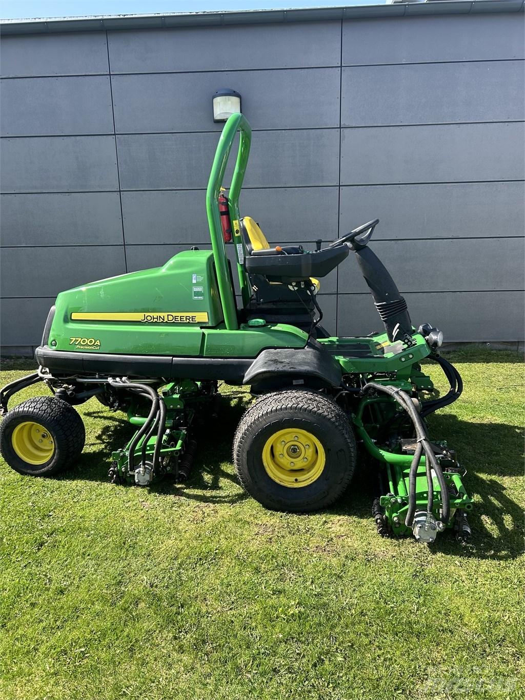 John Deere 7700A Fairway mowers