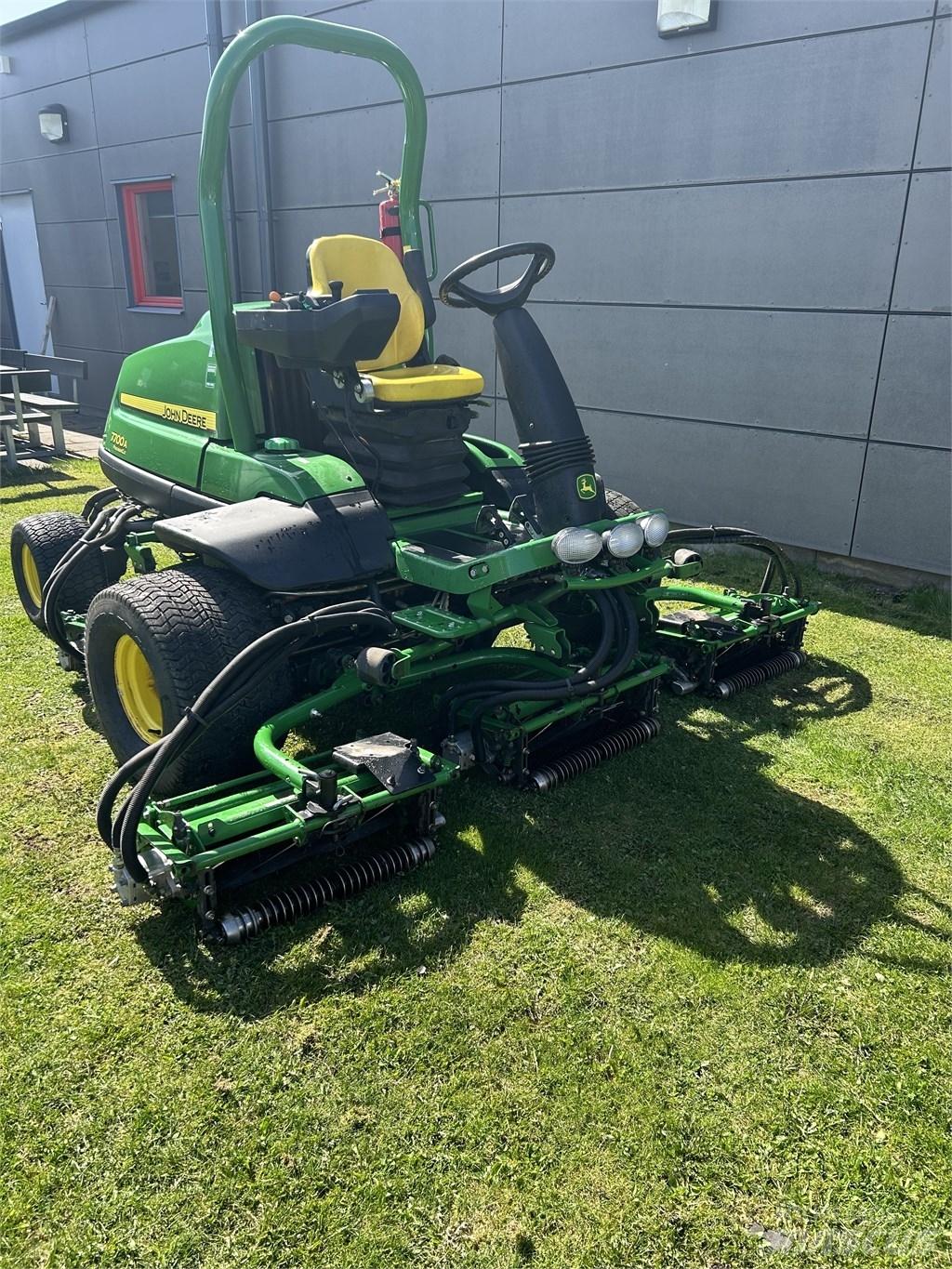 John Deere 7700A Fairway mowers