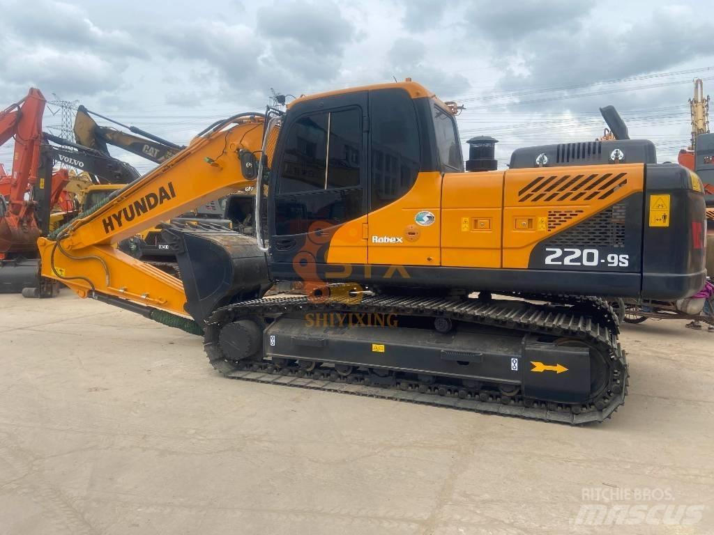 Hyundai Robex 220 Crawler excavators