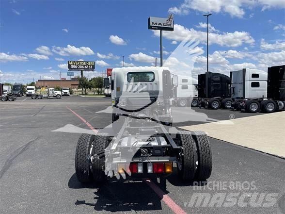 Isuzu NRR Chassis Cab trucks