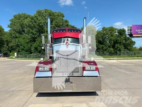 Kenworth W900L Prime Movers
