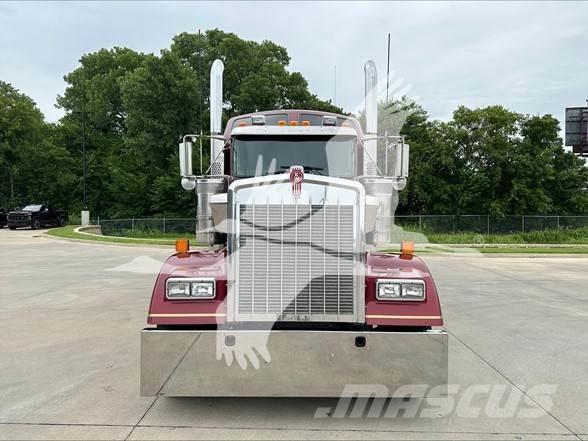 Kenworth W900L Prime Movers