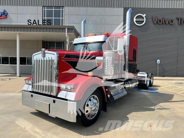 Kenworth W900L Prime Movers