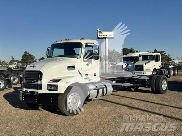 Mack MD6 Chassis Cab trucks