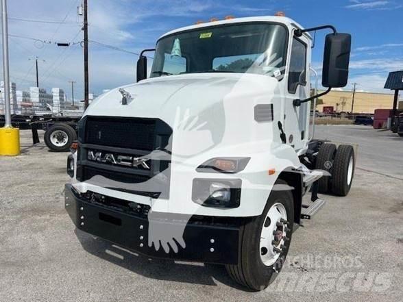 Mack MD6 Chassis Cab trucks