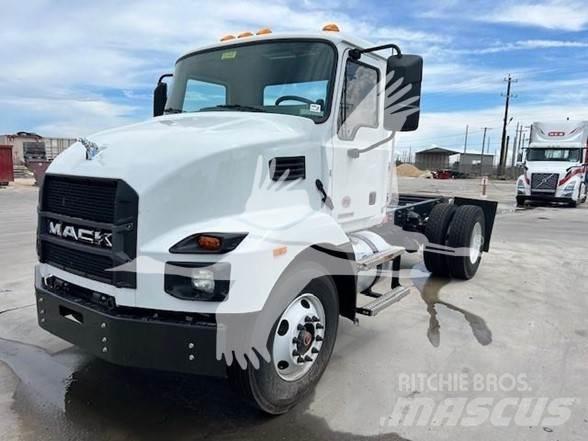 Mack MD6 Chassis Cab trucks
