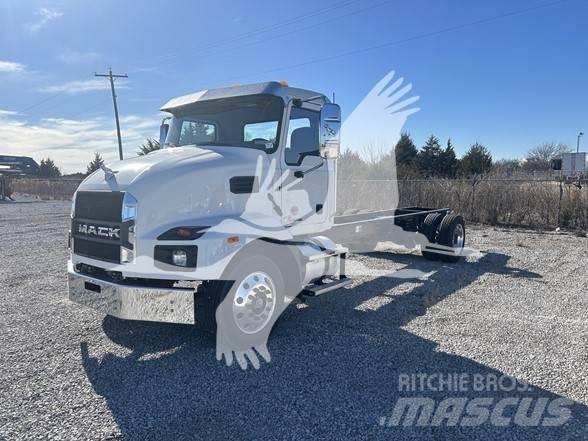 Mack MD6 Chassis Cab trucks