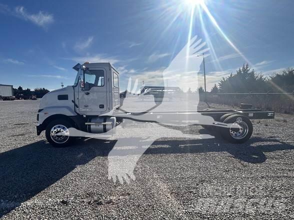 Mack MD6 Chassis Cab trucks