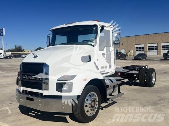 Mack MD6 Chassis Cab trucks