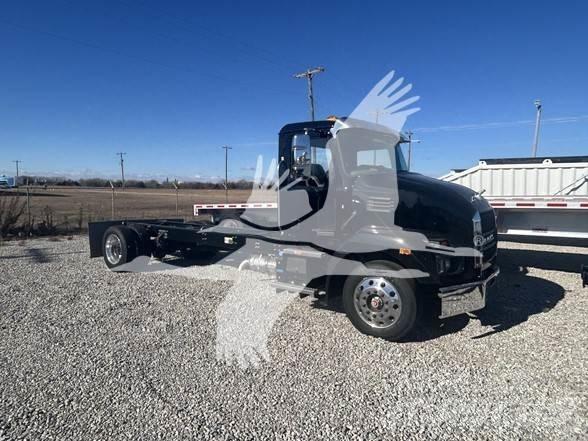 Mack MD6 Chassis Cab trucks