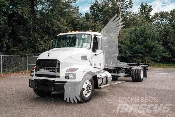 Mack MD6 Chassis Cab trucks