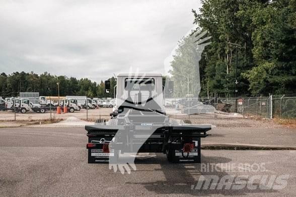 Mack MD6 Chassis Cab trucks