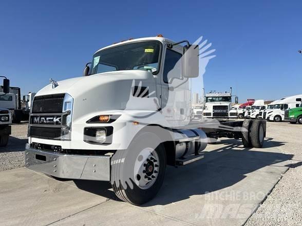Mack MD6 Chassis Cab trucks