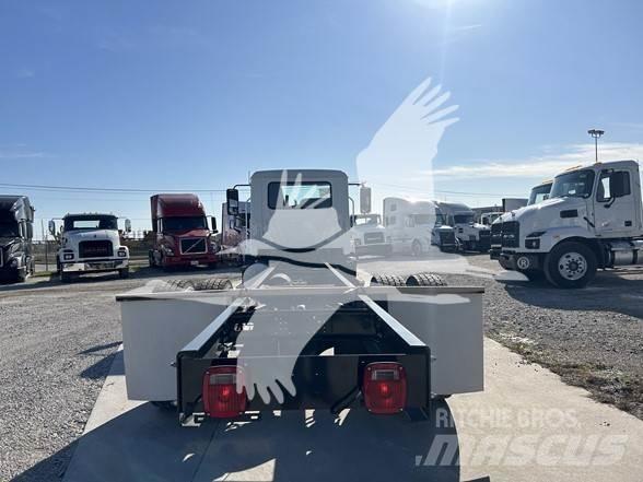 Mack MD6 Chassis Cab trucks