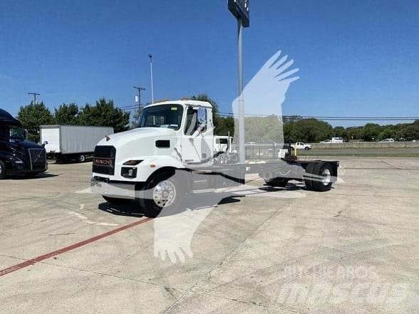 Mack MD6 Chassis Cab trucks