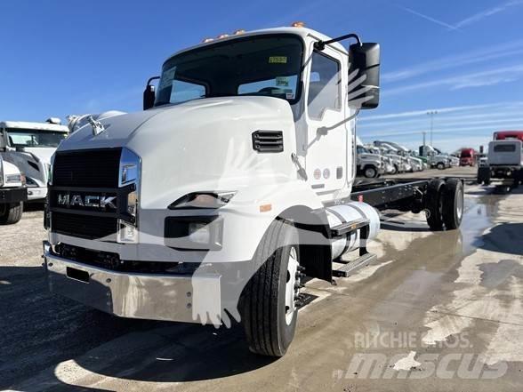 Mack MD6 Chassis Cab trucks