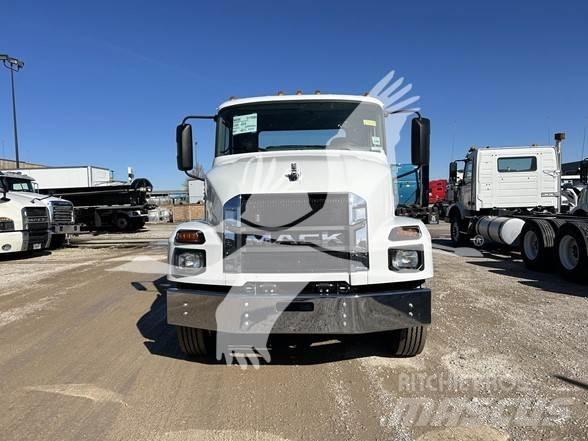 Mack MD6 Chassis Cab trucks