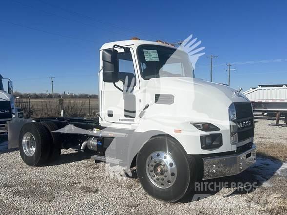 Mack MD6 Chassis Cab trucks
