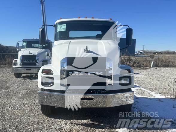 Mack MD6 Chassis Cab trucks