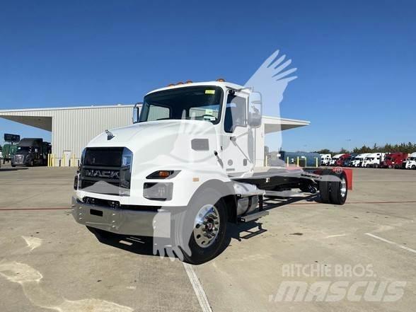 Mack MD6 Chassis Cab trucks