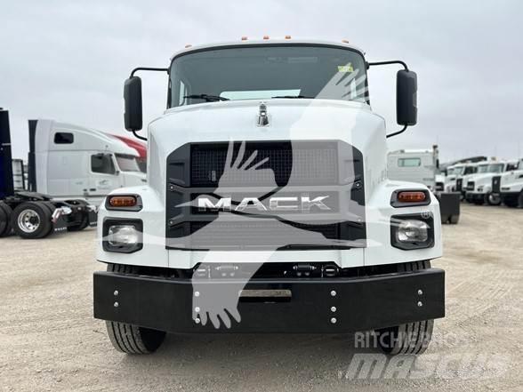 Mack MD6 Chassis Cab trucks