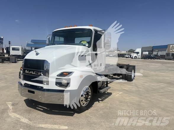 Mack MD6 Chassis Cab trucks