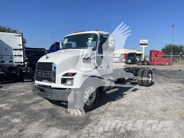 Mack MD6 Chassis Cab trucks