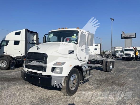 Mack MD6 Chassis Cab trucks