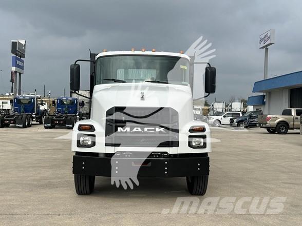 Mack MD6 Flatbed / Dropside trucks