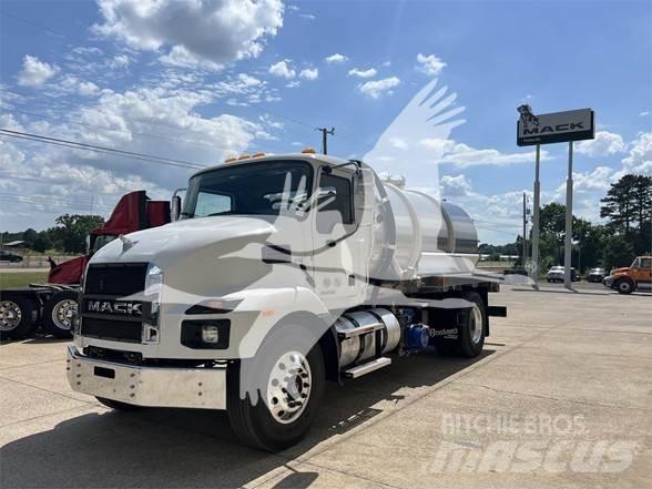 Mack MD7 Other