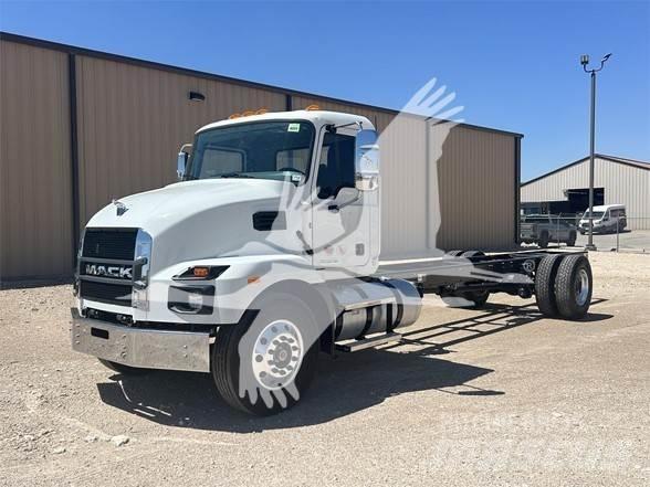 Mack MD7 Chassis Cab trucks
